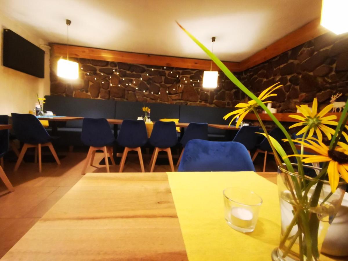 Hotel Ariston คาร์ปัตซ์ ภายนอก รูปภาพ