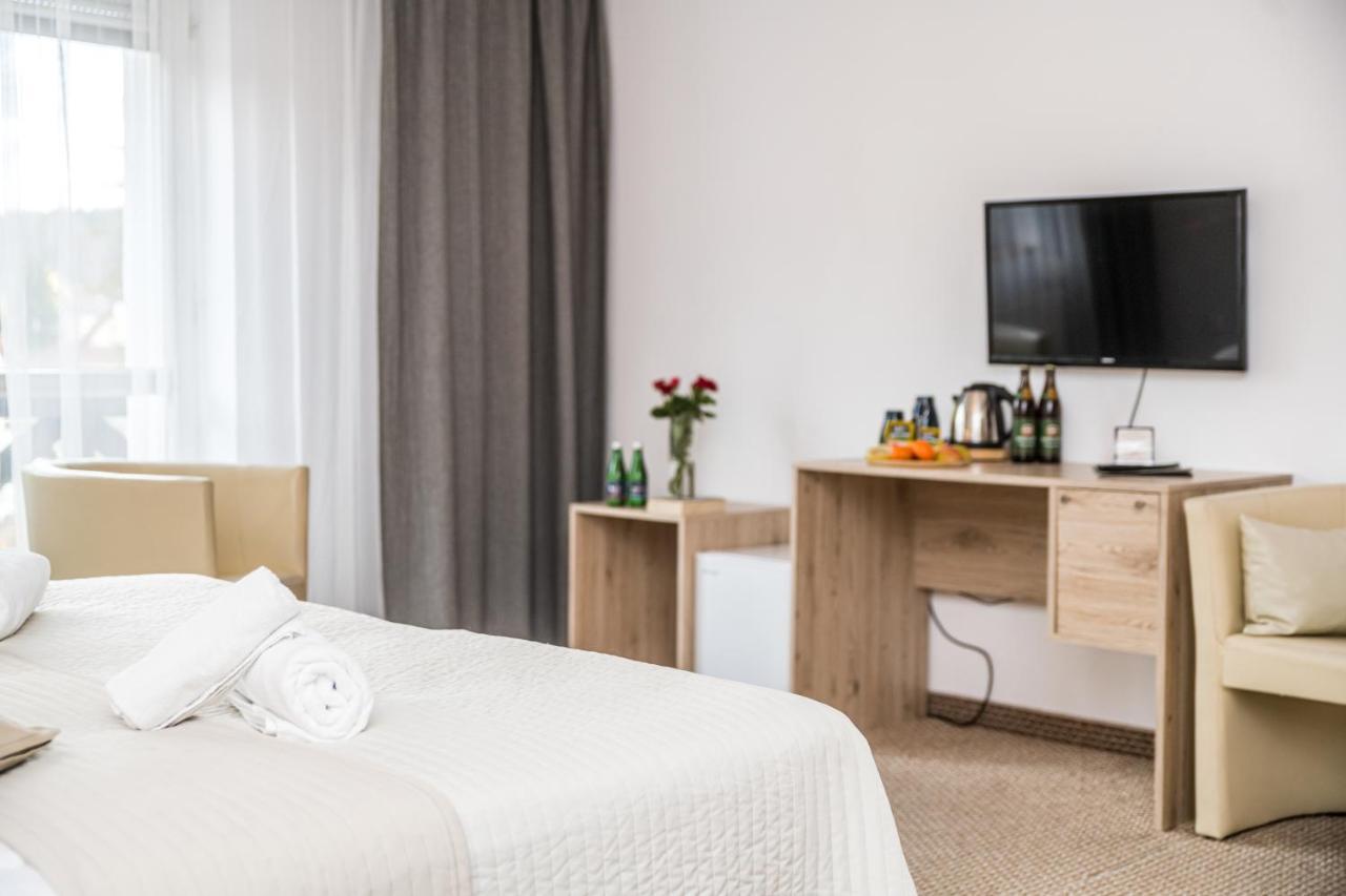 Hotel Ariston คาร์ปัตซ์ ภายนอก รูปภาพ