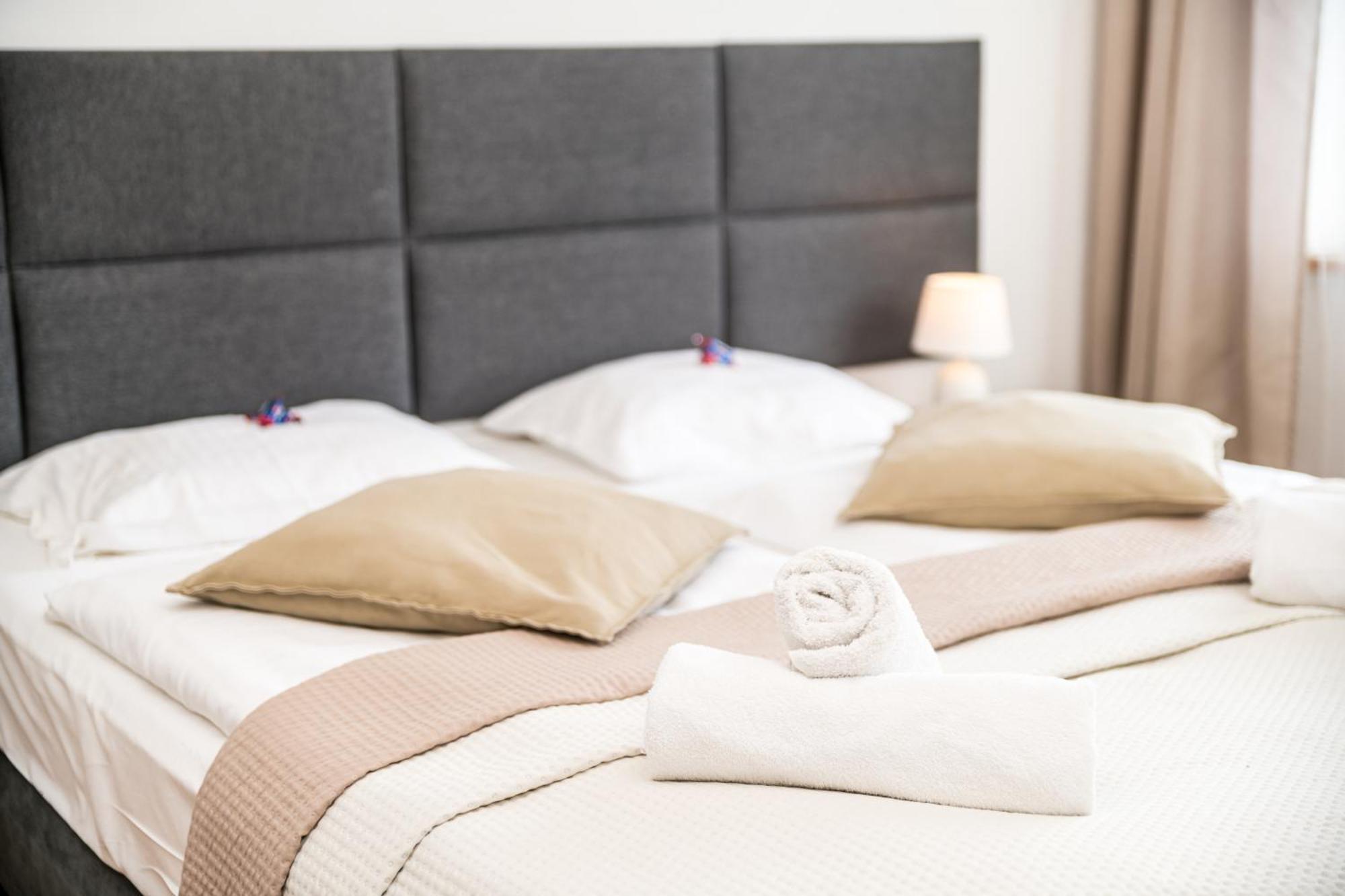Hotel Ariston คาร์ปัตซ์ ภายนอก รูปภาพ