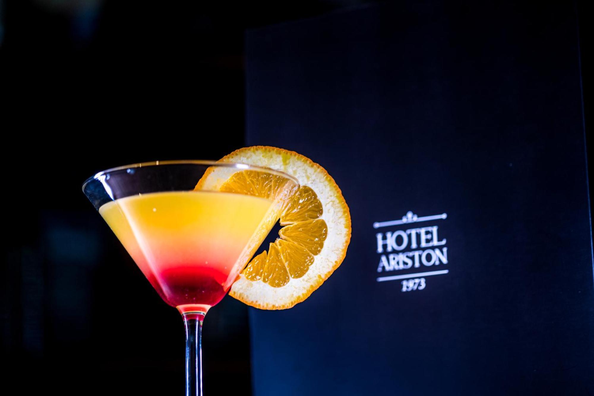 Hotel Ariston คาร์ปัตซ์ ภายนอก รูปภาพ