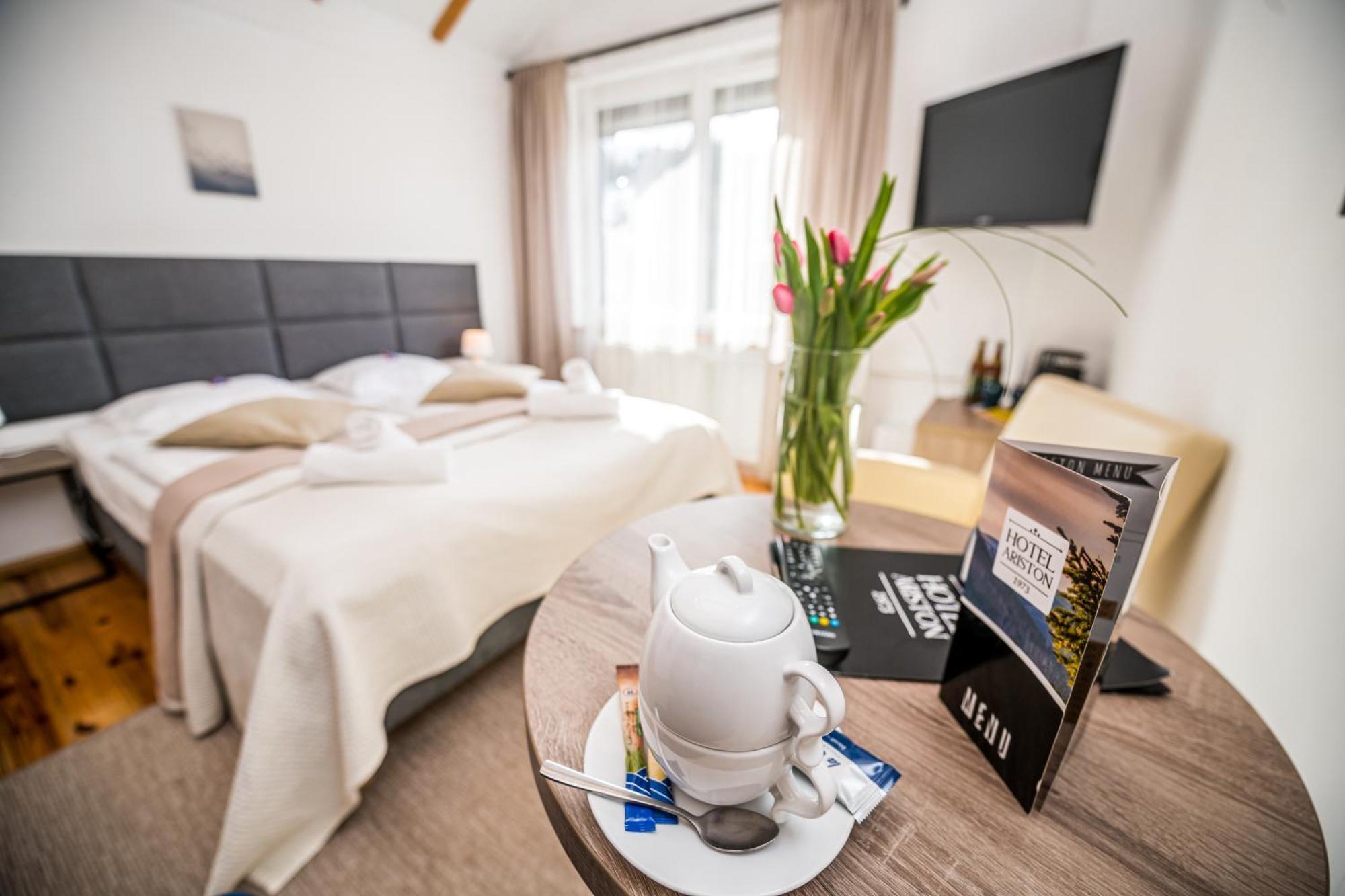 Hotel Ariston คาร์ปัตซ์ ภายนอก รูปภาพ