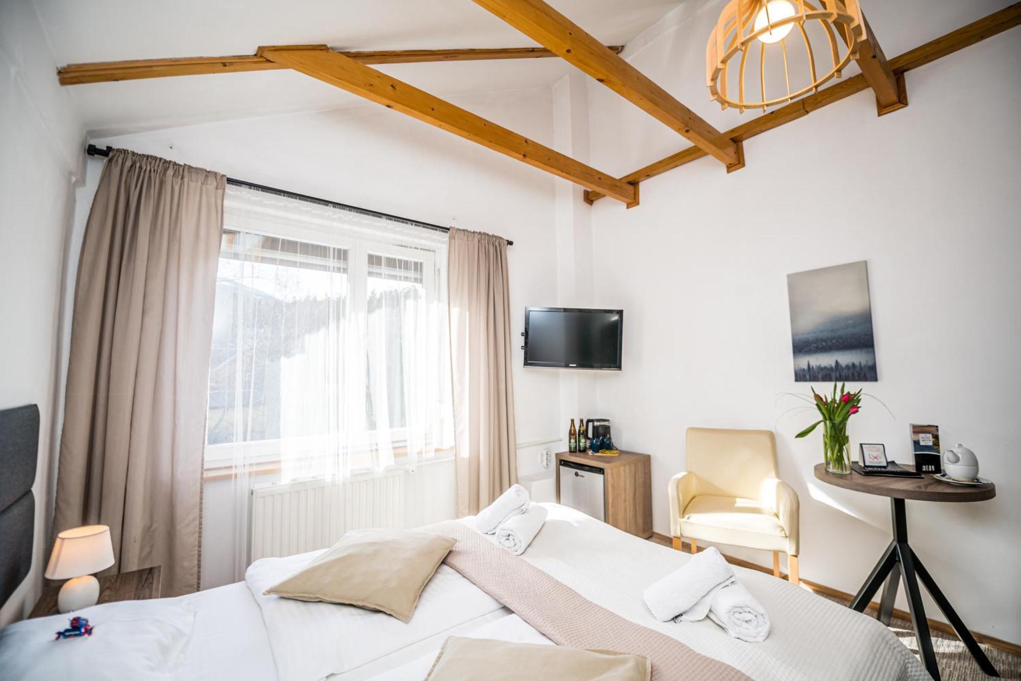 Hotel Ariston คาร์ปัตซ์ ภายนอก รูปภาพ