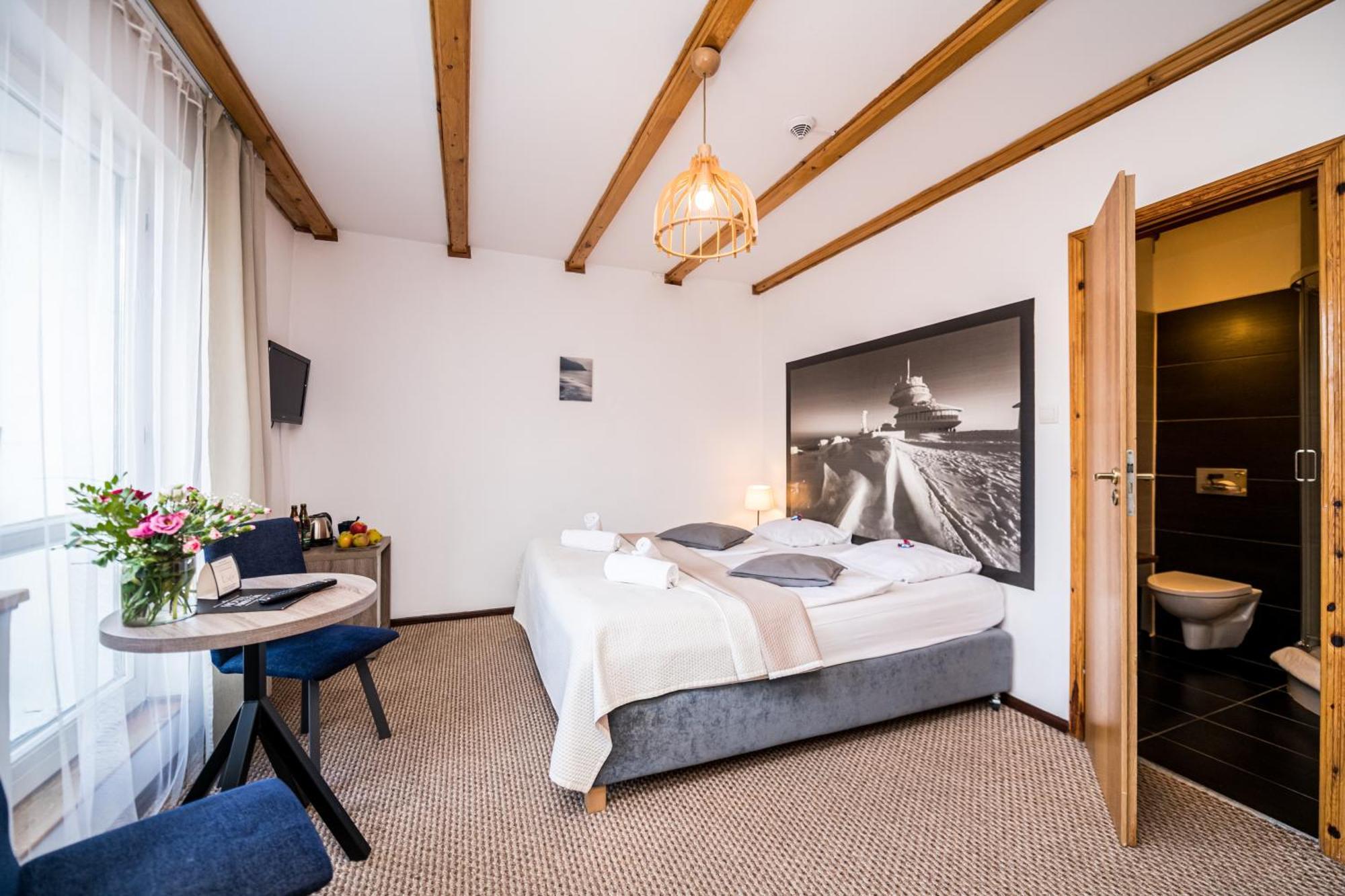 Hotel Ariston คาร์ปัตซ์ ภายนอก รูปภาพ
