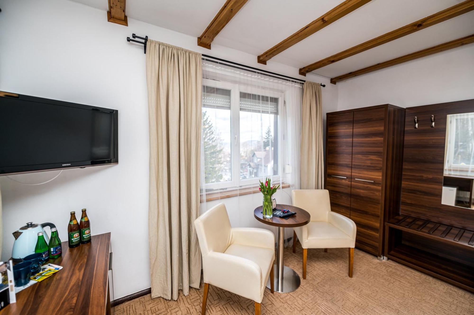 Hotel Ariston คาร์ปัตซ์ ภายนอก รูปภาพ