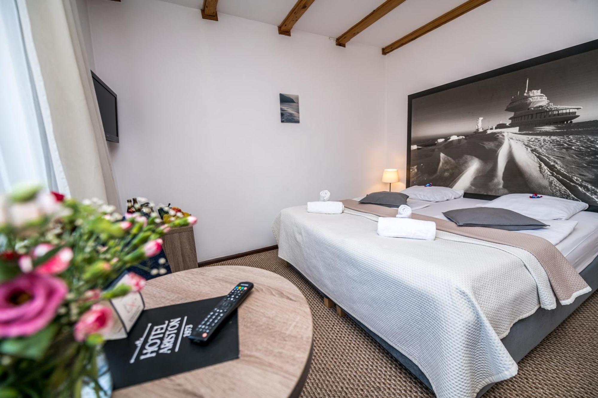 Hotel Ariston คาร์ปัตซ์ ภายนอก รูปภาพ