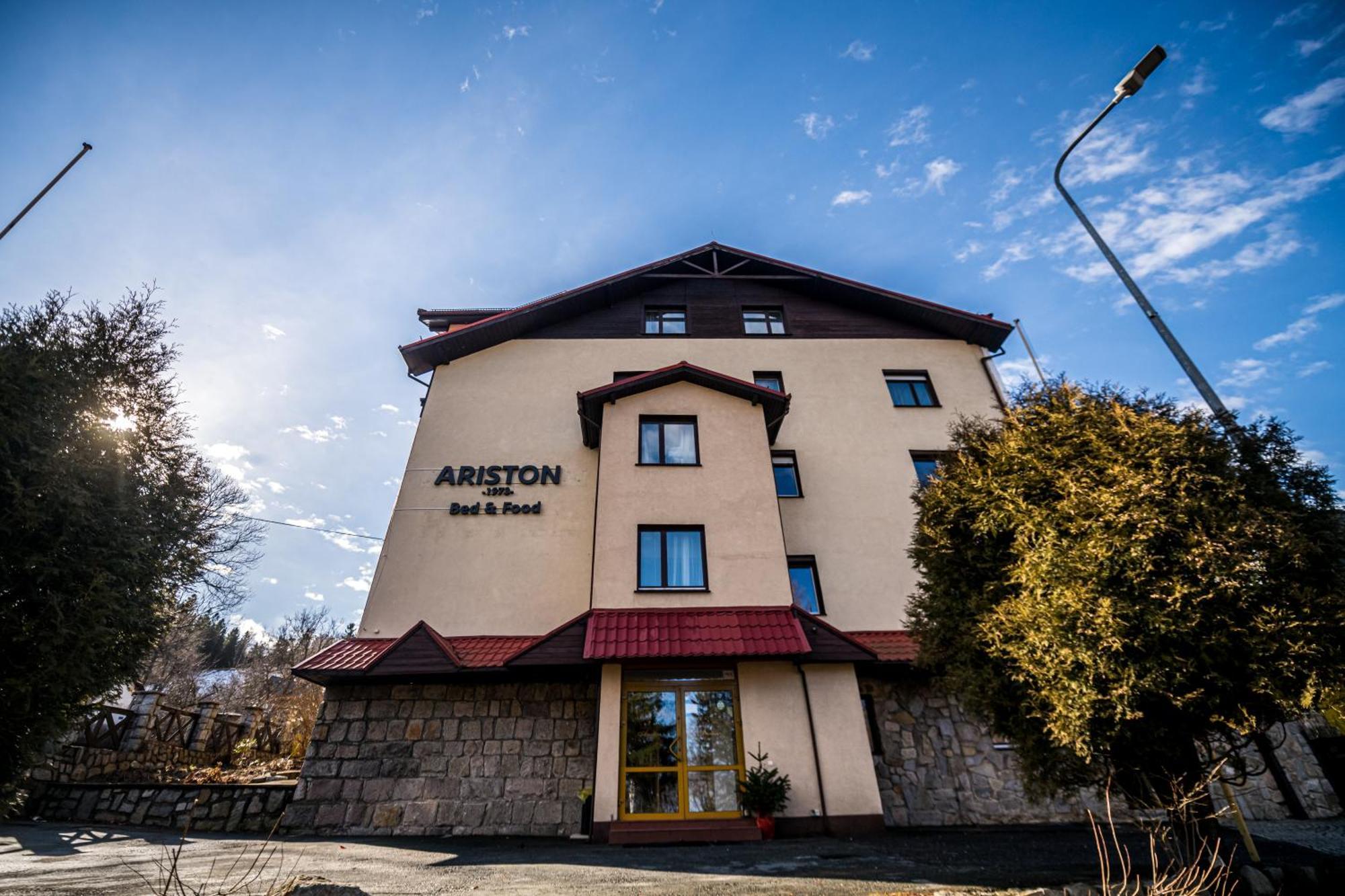 Hotel Ariston คาร์ปัตซ์ ภายนอก รูปภาพ
