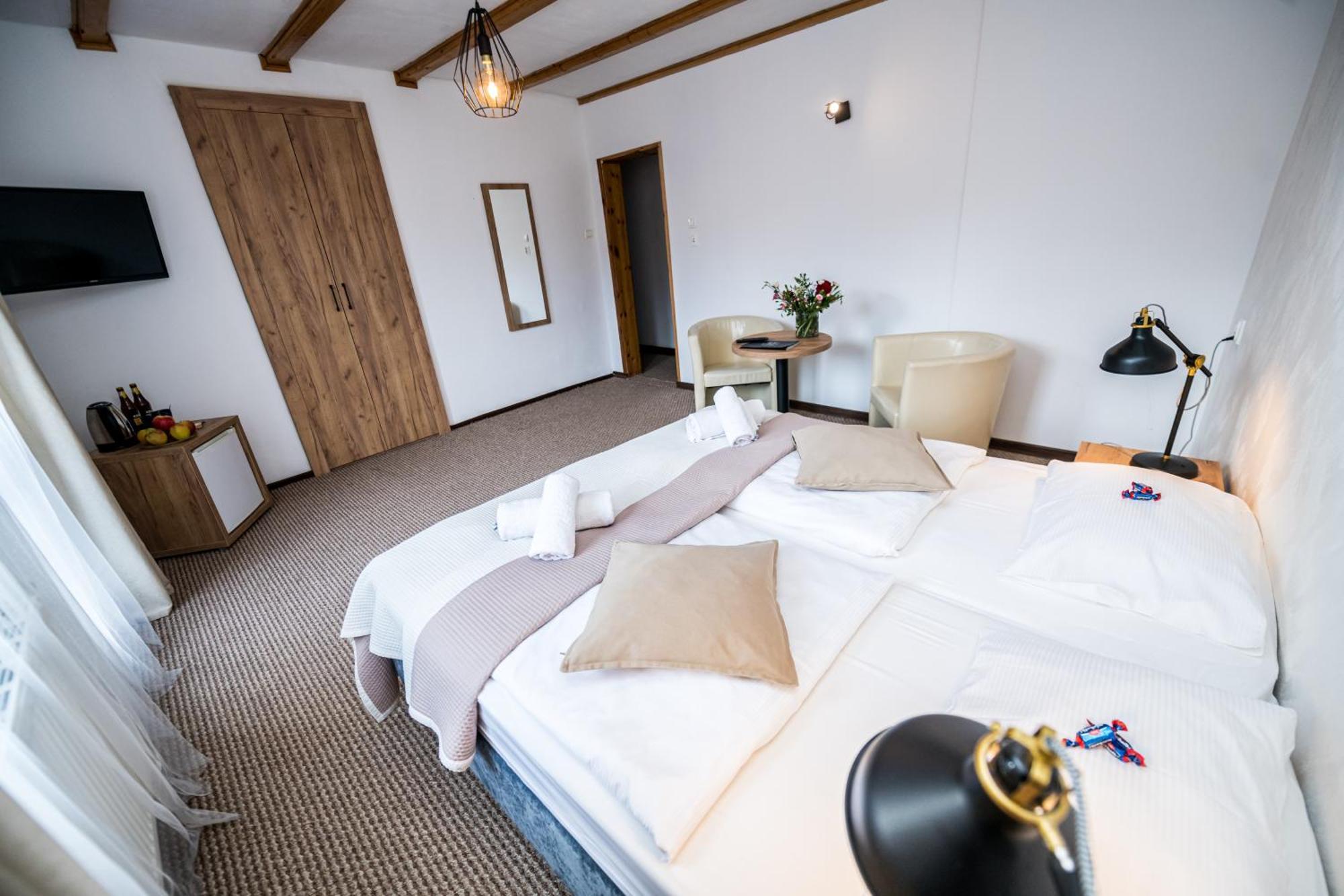 Hotel Ariston คาร์ปัตซ์ ภายนอก รูปภาพ