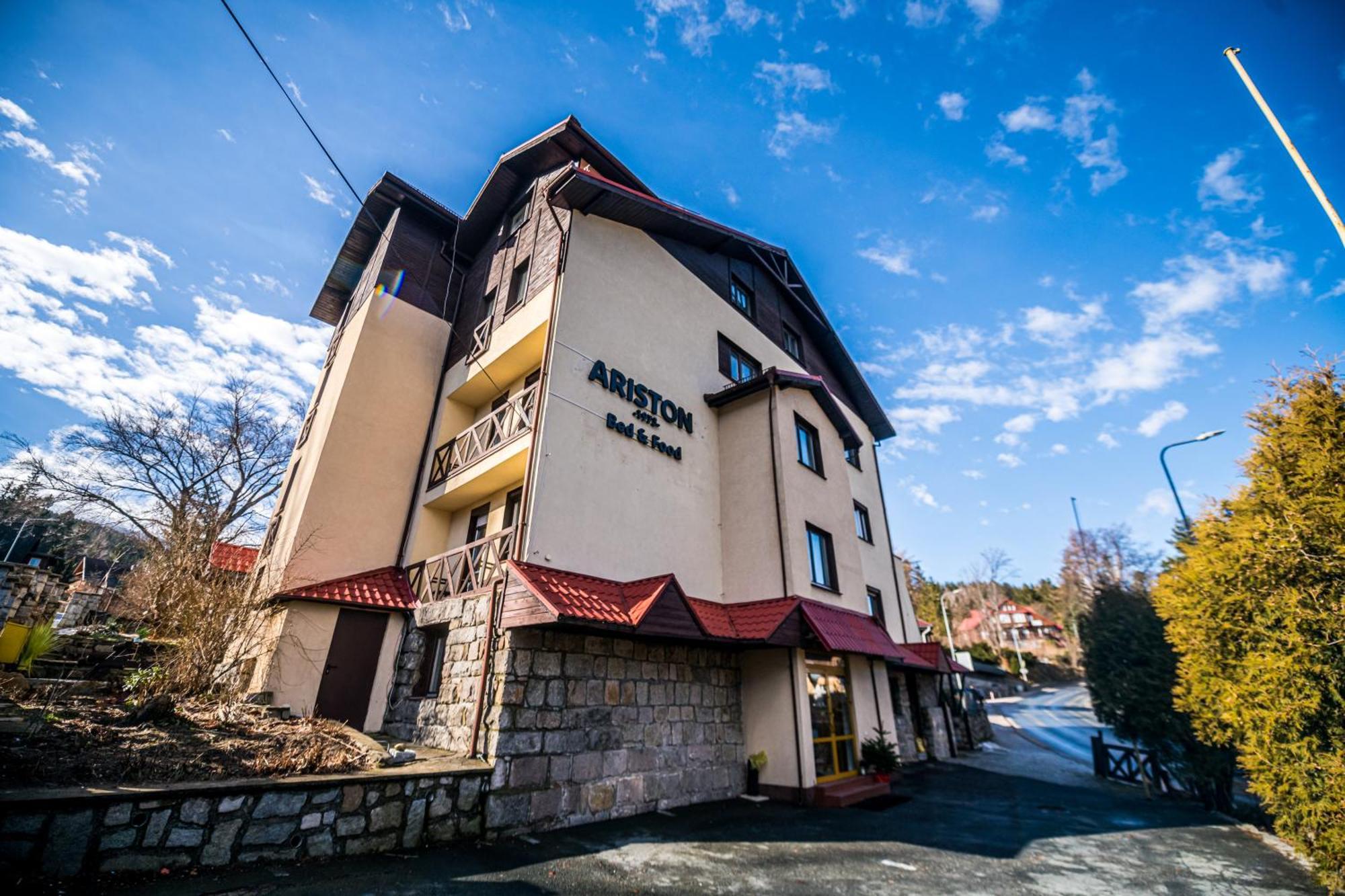 Hotel Ariston คาร์ปัตซ์ ภายนอก รูปภาพ