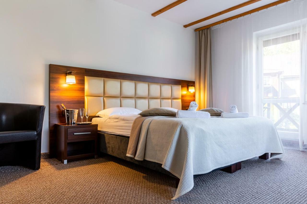 Hotel Ariston คาร์ปัตซ์ ภายนอก รูปภาพ
