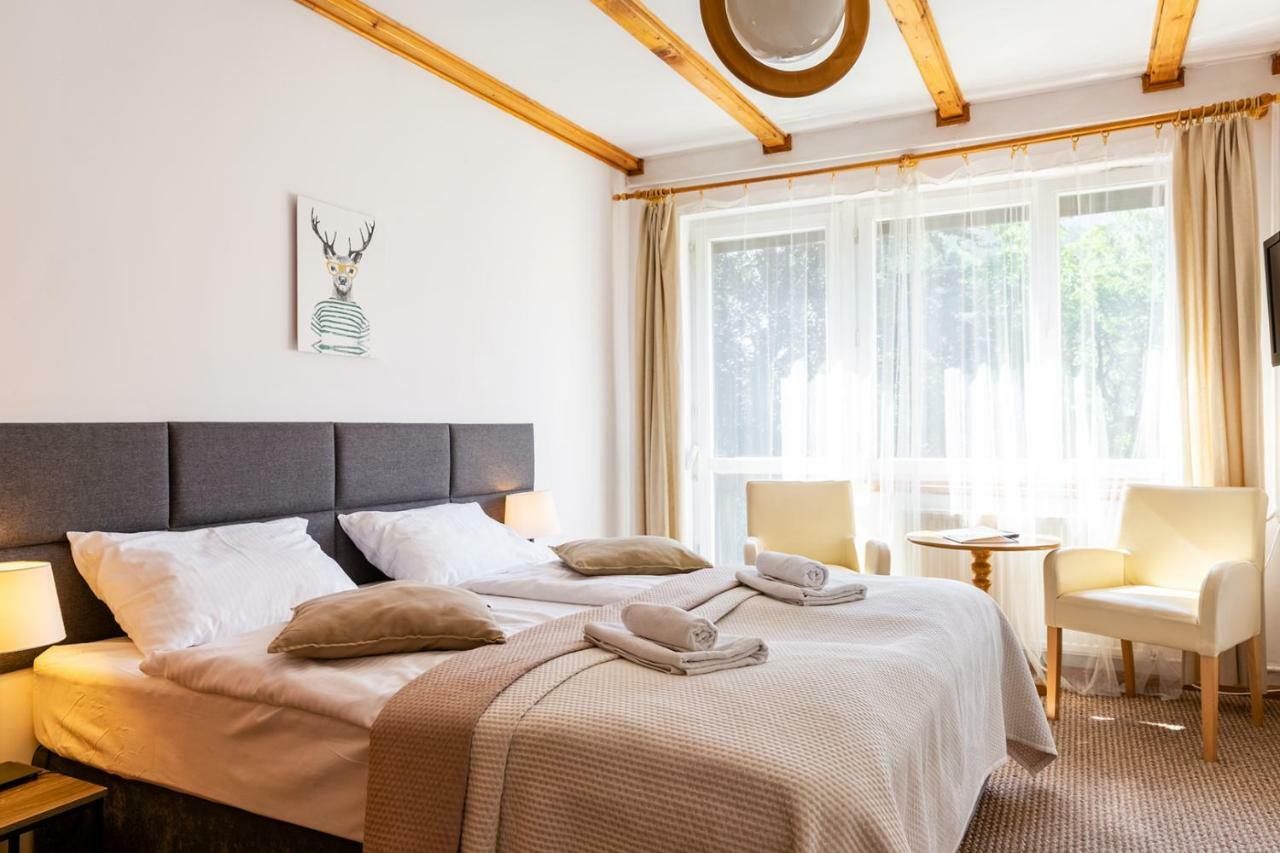 Hotel Ariston คาร์ปัตซ์ ภายนอก รูปภาพ