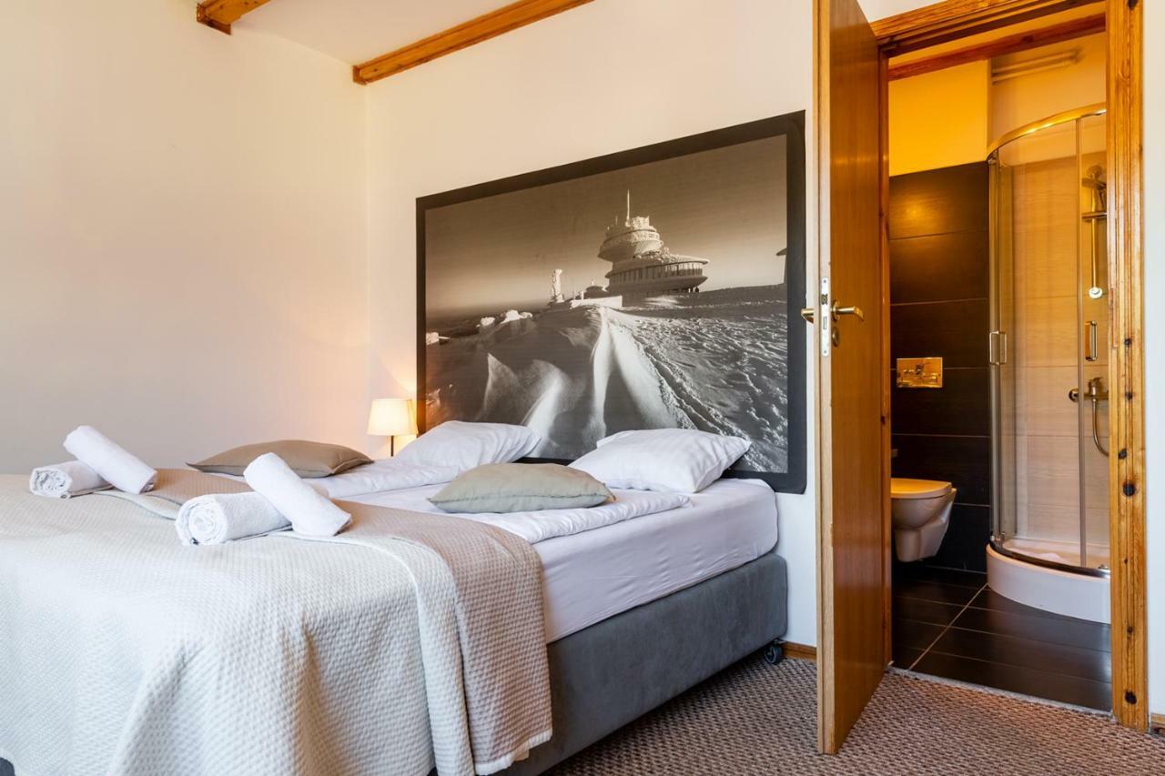 Hotel Ariston คาร์ปัตซ์ ภายนอก รูปภาพ